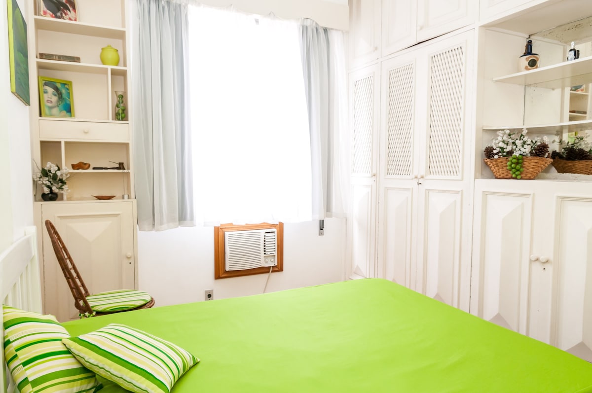 位于科帕卡巴纳市中心的舒适单间公寓：海滩和海洋