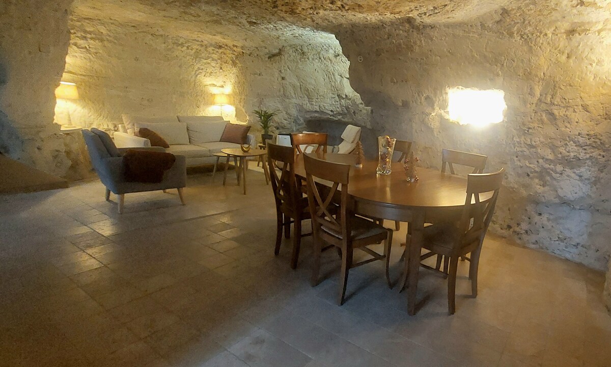 洞穴和城堡之间的特罗格洛