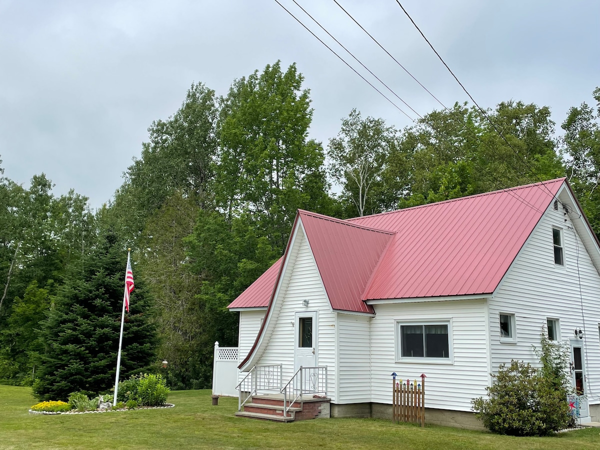 Red roof cottage -Lamoine / Mount Desert area