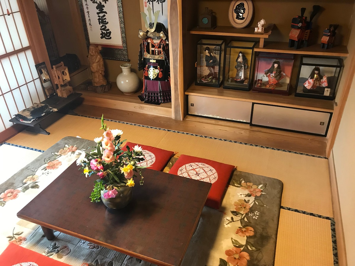 西式客房，从日本花园可以欣赏到红色屋顶的美景