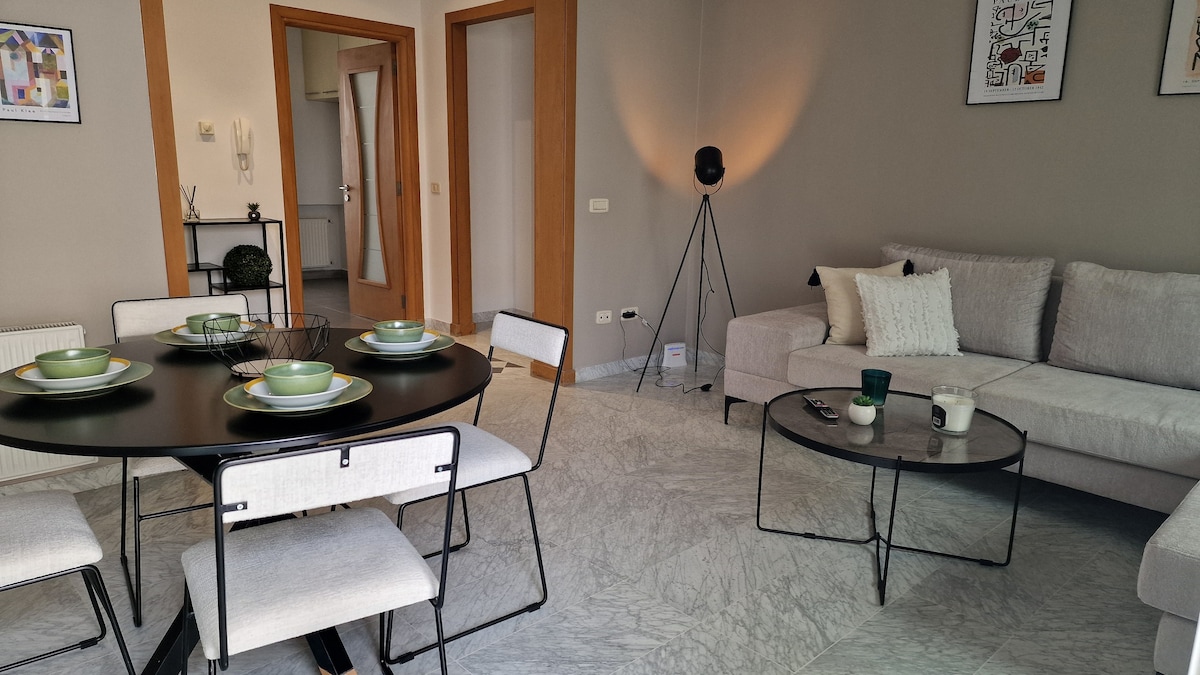 Elegant Lakside Apartment with Privative Garden