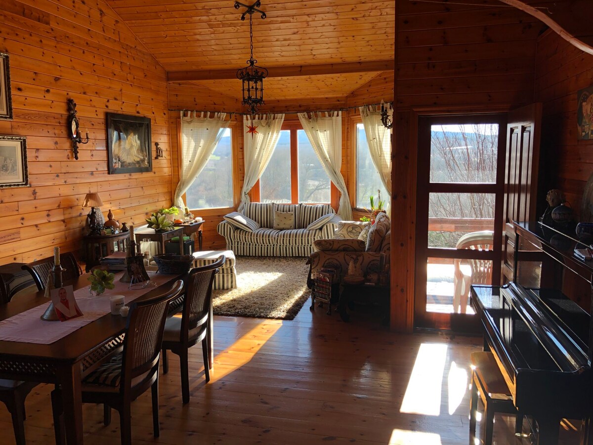 Preciosa casa de madera con vistas a la sierra