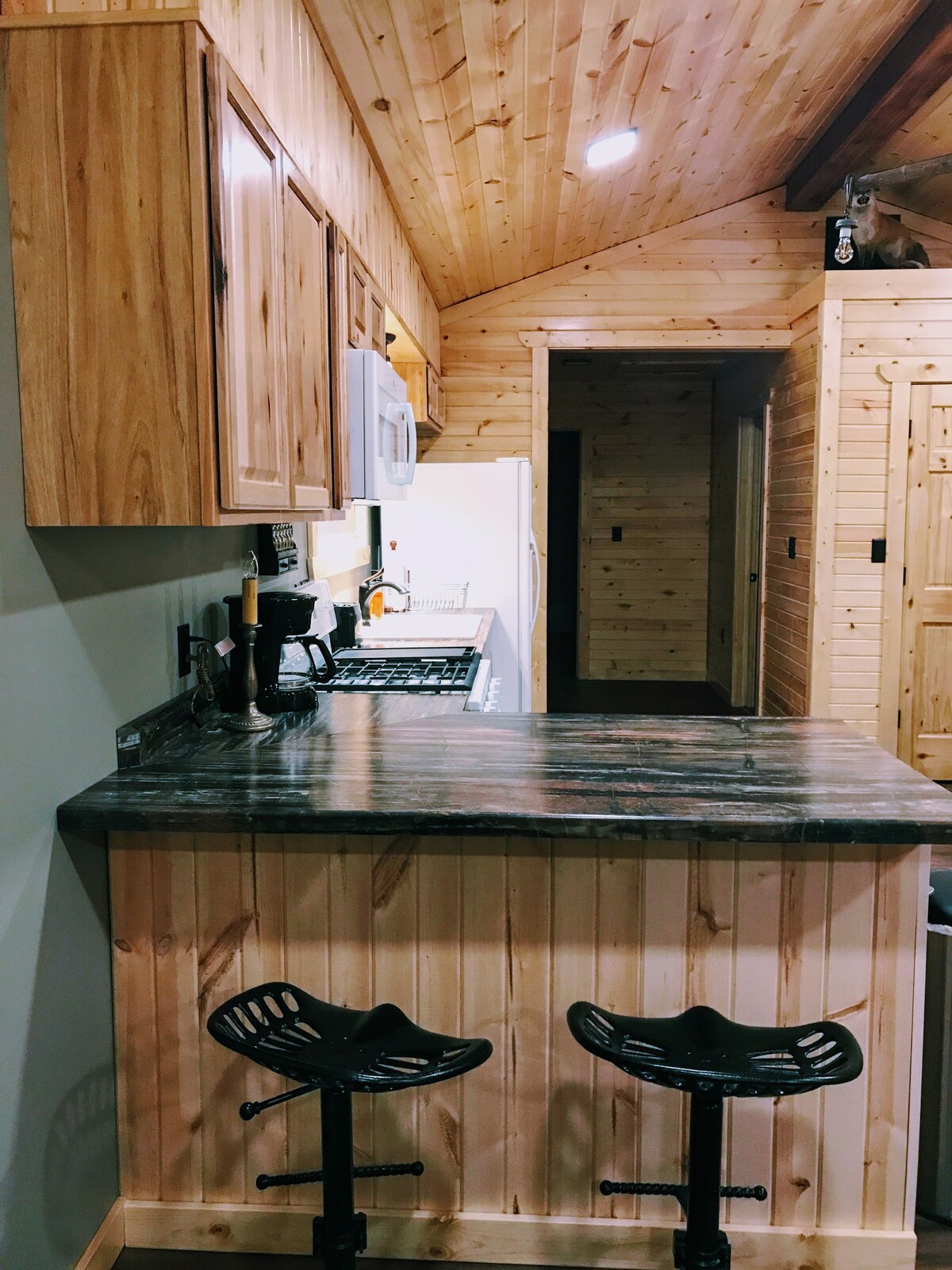 Whispering Pines Cabins & Outfitting-Farmhouse