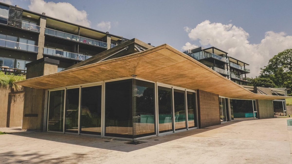 Vivienda con hermosas vistas, al pie del cerro