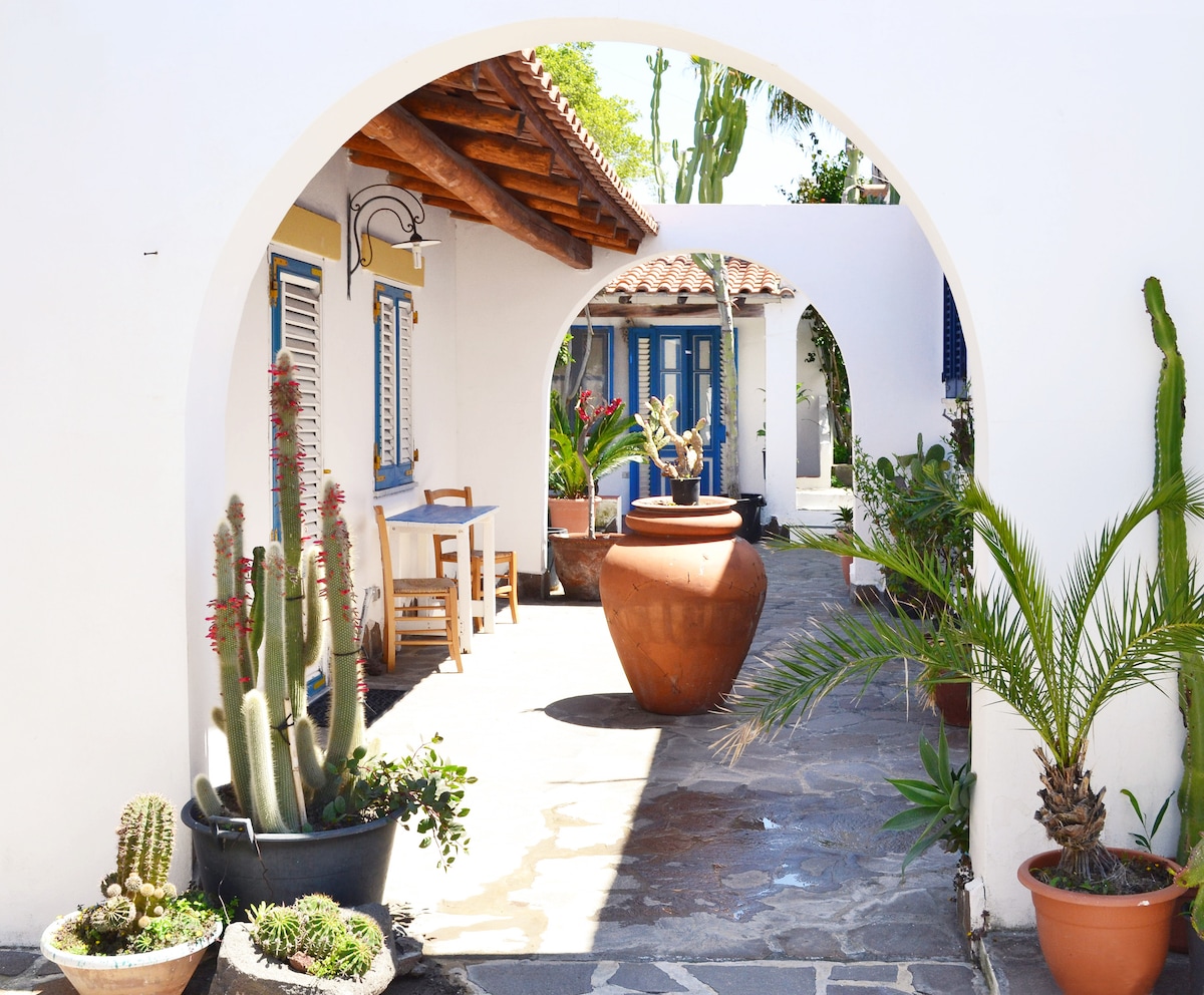 CASA GIARA/CASA GENOESE Isola di Vulcano