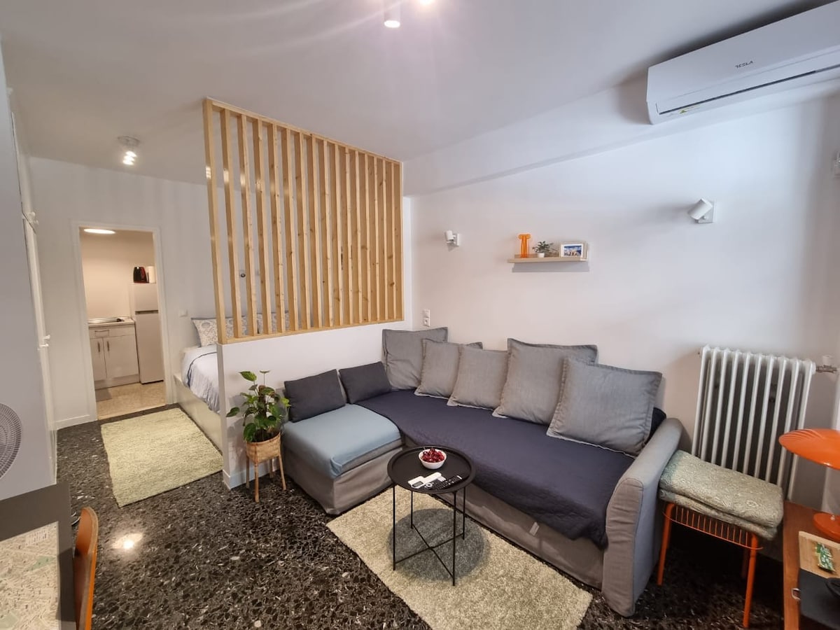 Nomad studio fully renovated in Exarchia 200Mpbs