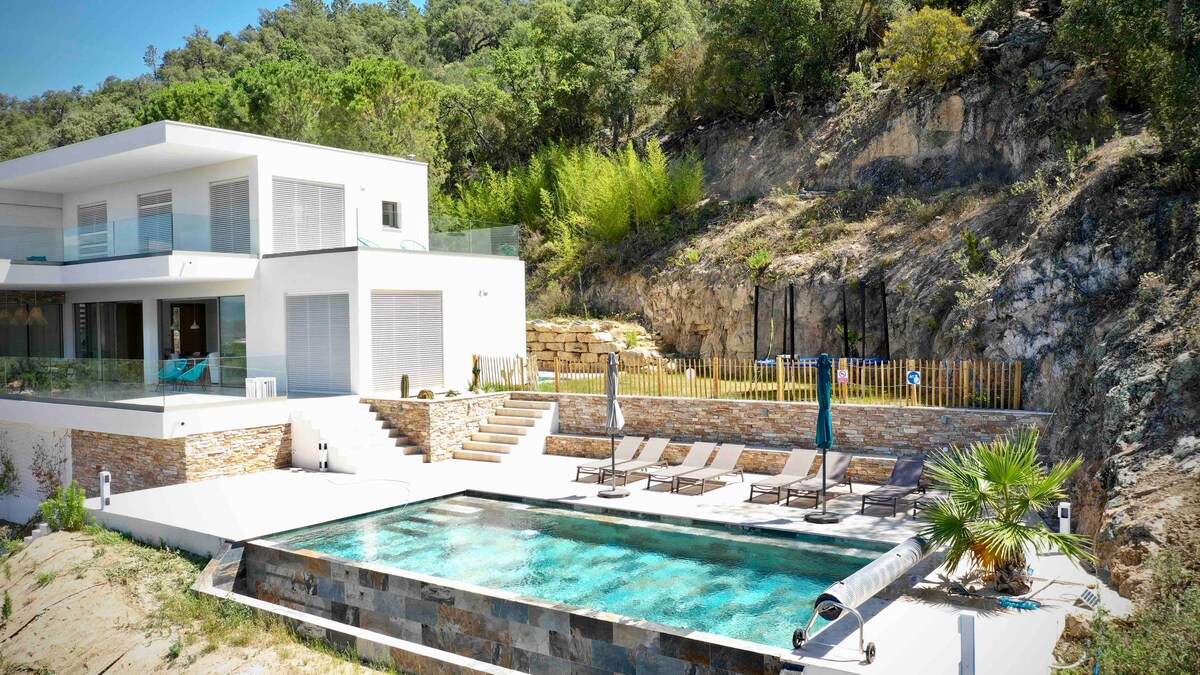 Villa moderne, proche Ste Maxime et St Tropez