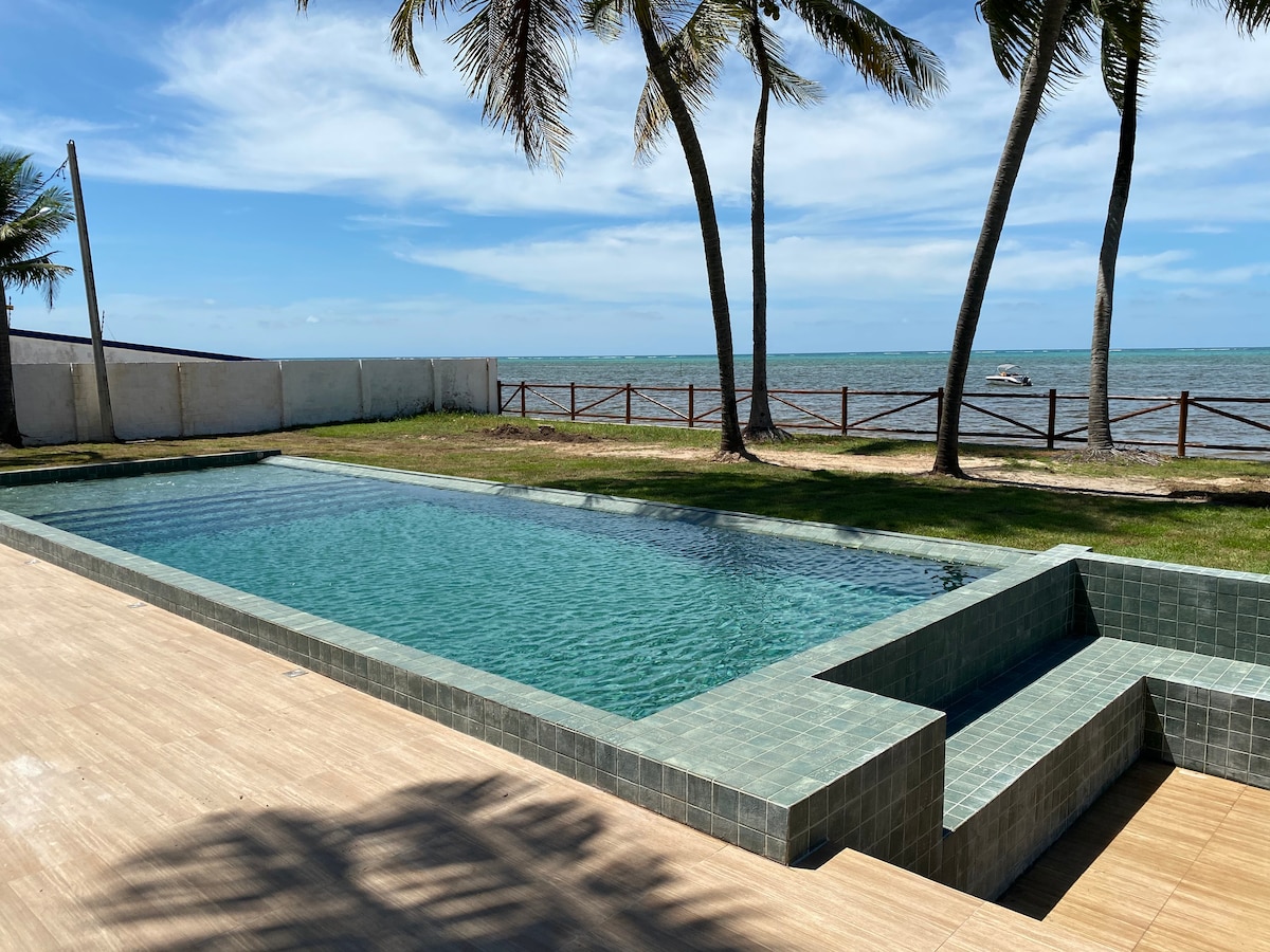 佩罗巴美丽的Beira Mar海滩别墅，带泳池