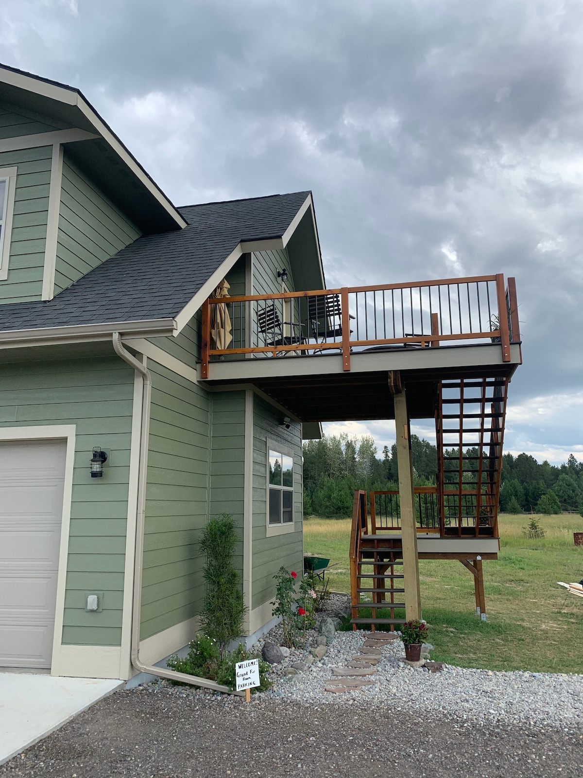 Spacious Kitchenette w/ Private Entrance and Deck