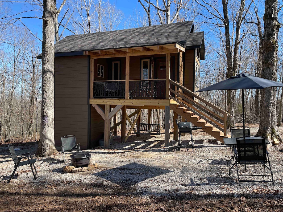 NEW treehouse B&B for 2 "The Roost” with hot tub