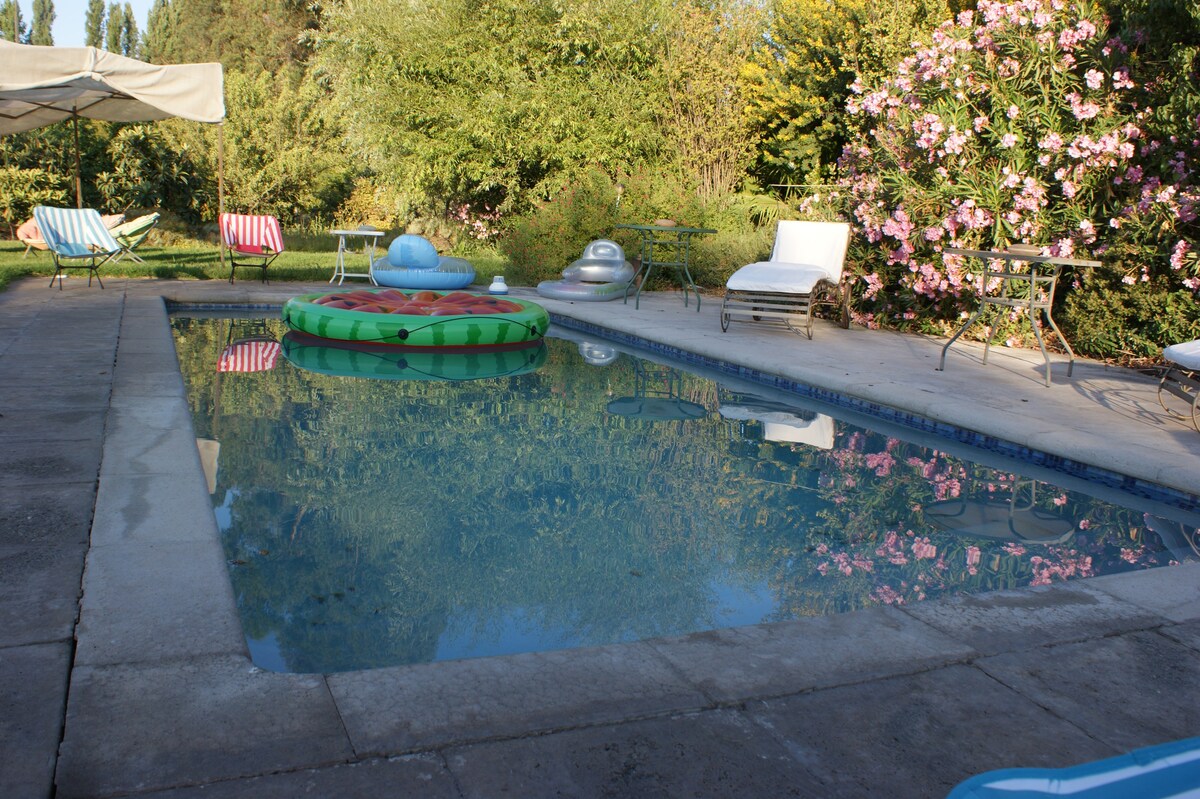 Parcela con piscina y casa para descanso