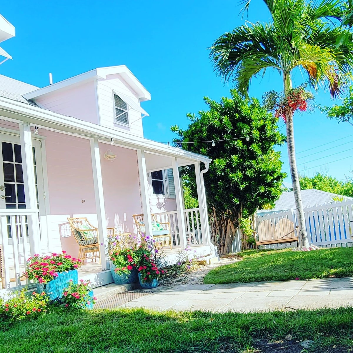 Cheerful 3 bedroom cottage with harbour views