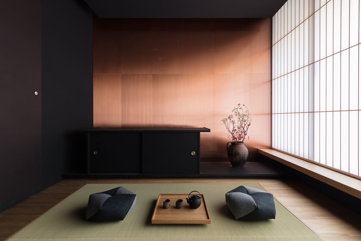 Amazing New Hotel in Central Kyoto/ 銅的房间