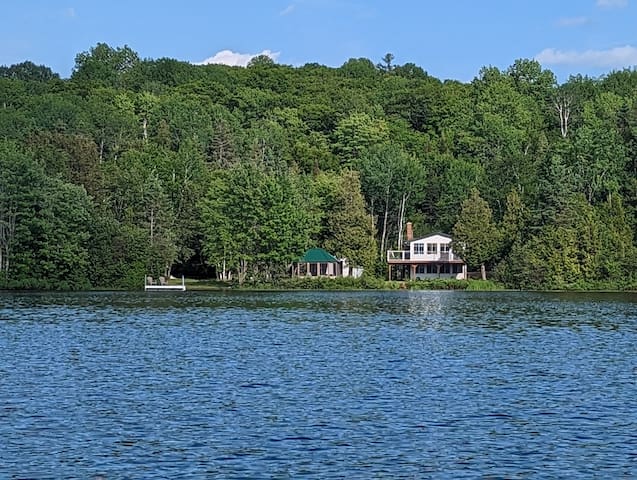 Lac-des-Loups, La Pêche的民宿