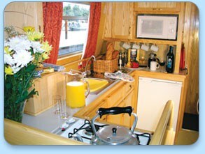 Luxury 4 berth Narrowboat hire, 1 week 19th Aug