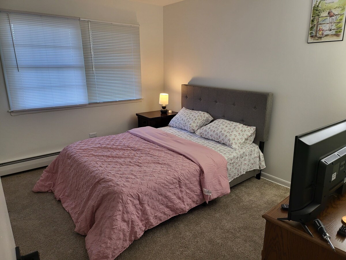 Comfy room in Des Plaines