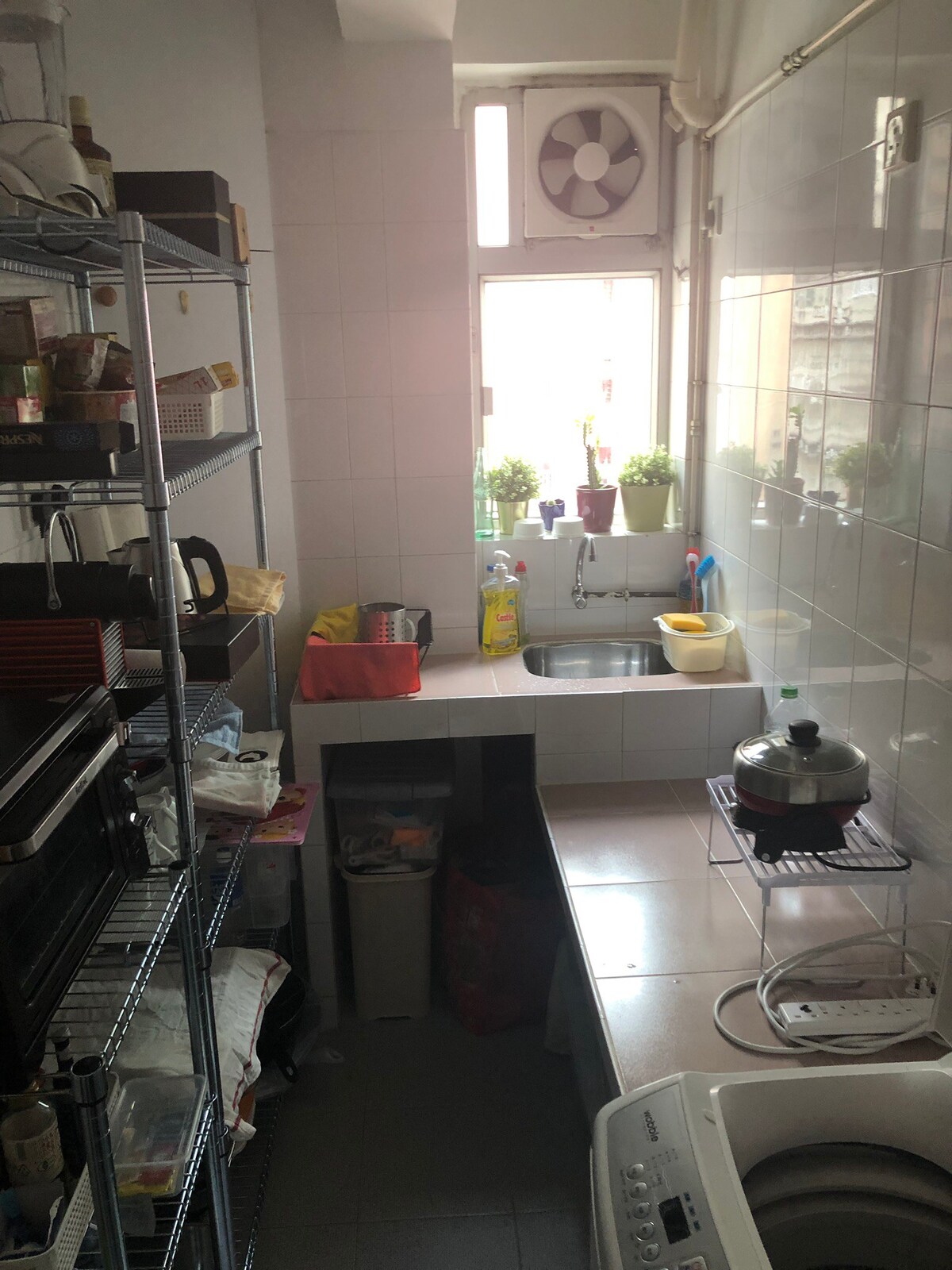 In sheng wan, 2 bedrooms appartment close to mtr