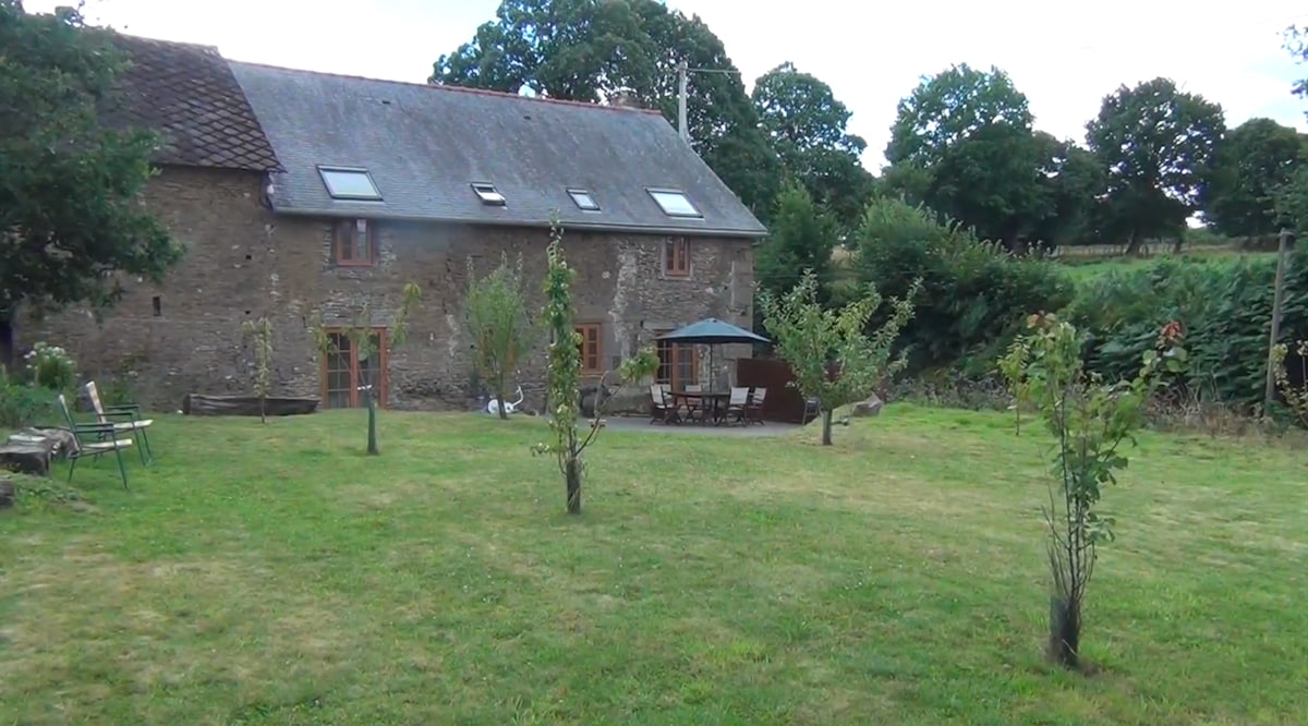 法国乡村有400年历史的石头小屋