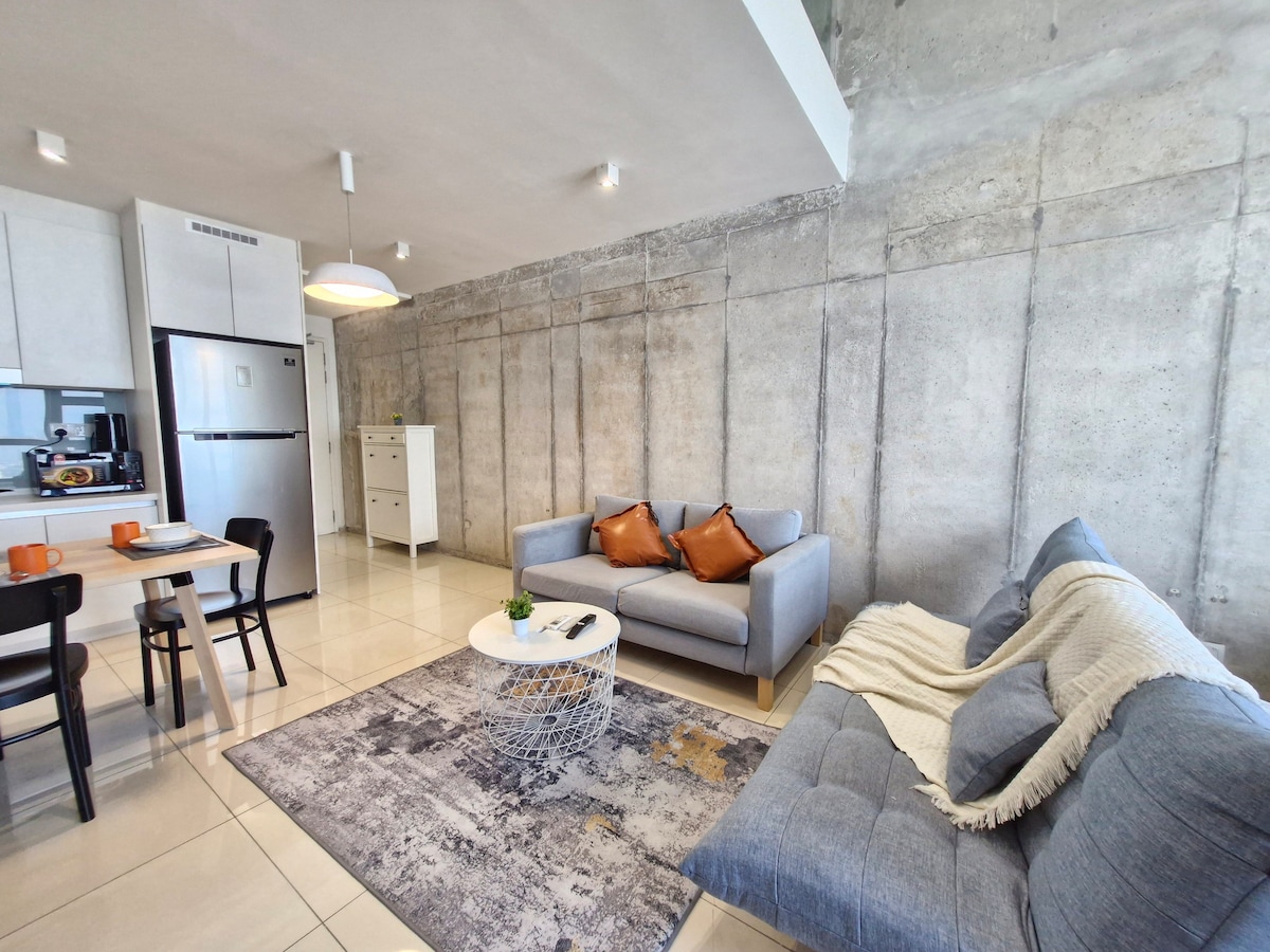 EkoCheras Loft#1K+1Q Bed#2Bathroom#MRT#GardenFloor