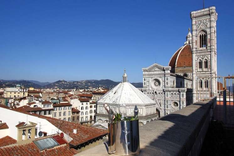 大教堂露台（ Duomo Terrace ）前面的豪华公寓空调无线网络