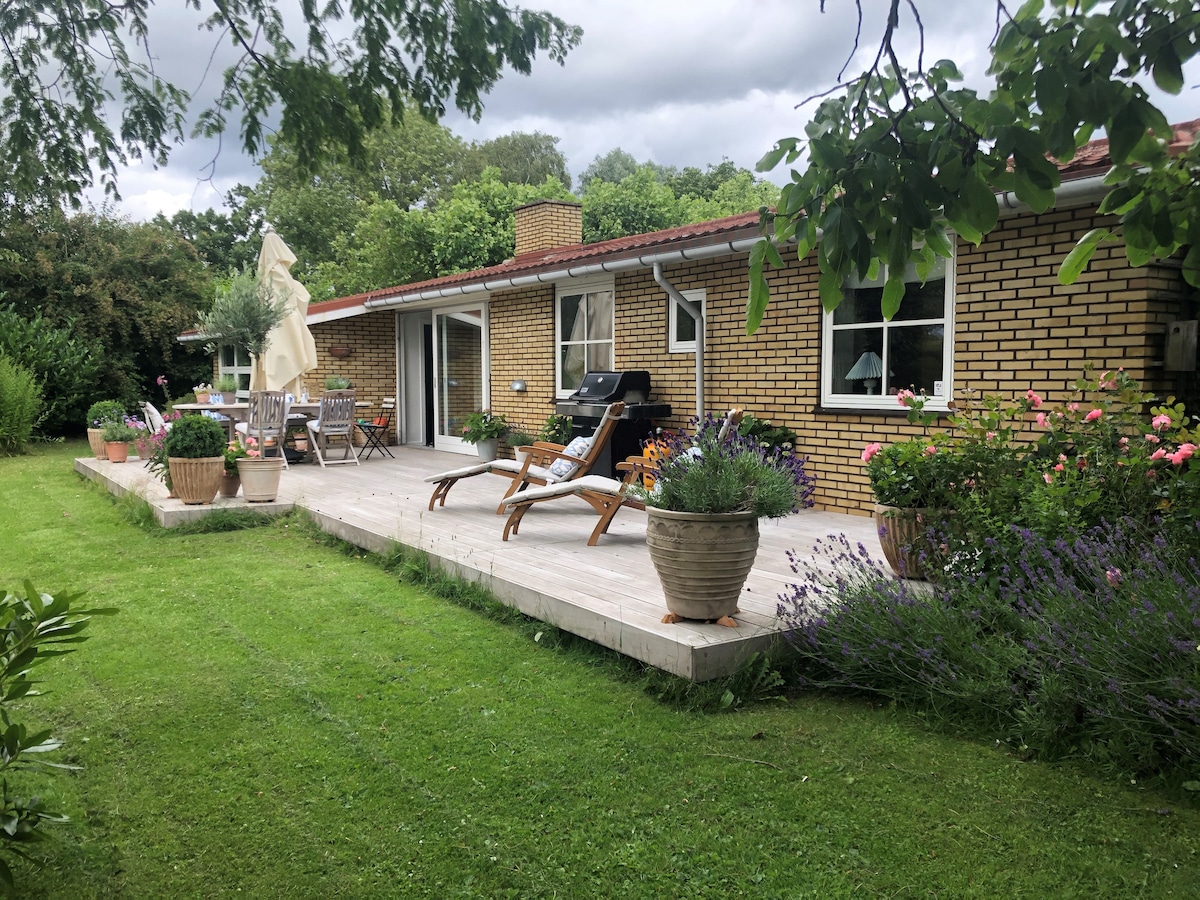 House North of Copenhagen with terrase and garden