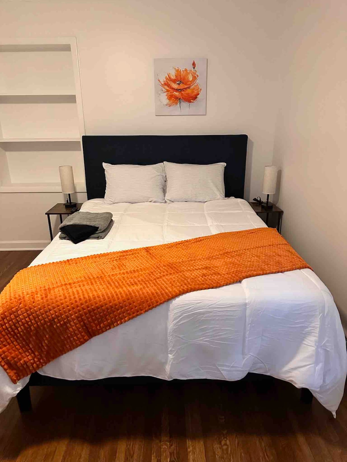 Modern Room 6 min from Uptown