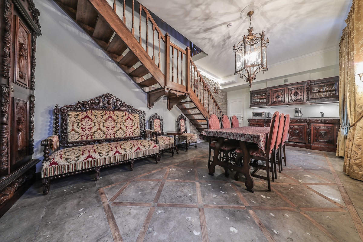 Luxury Medieval 2 Storey apartment in Old Town