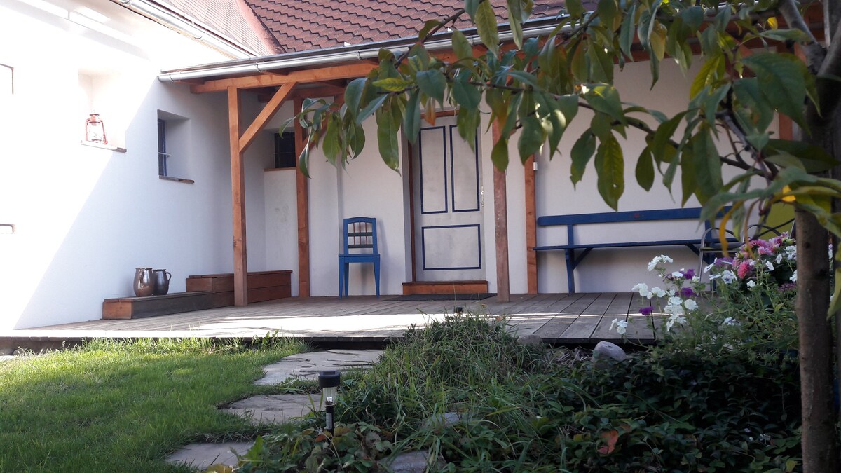Banska Bystrica住宿-带露台的房子