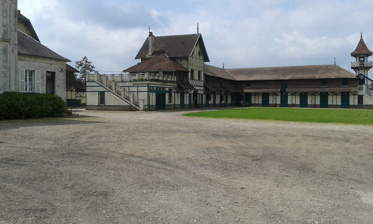 La terrasse gite * * piscine et sauna Haras Blingel