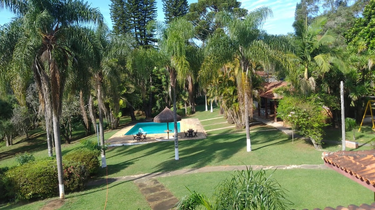 大型家庭查卡拉（ chacará ） ，带休息室和泳池