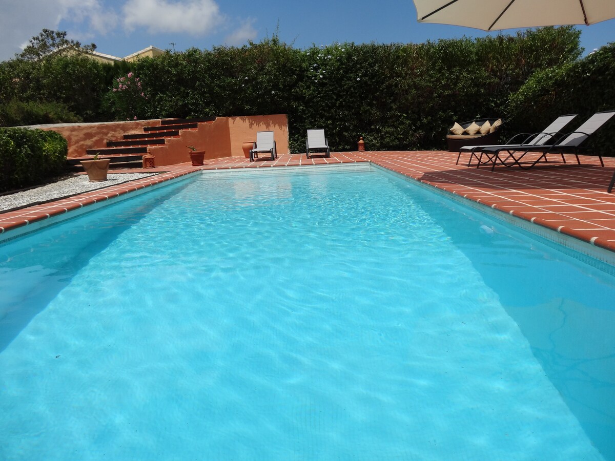 现代别墅，私人泳池，全空调，位于La Sella