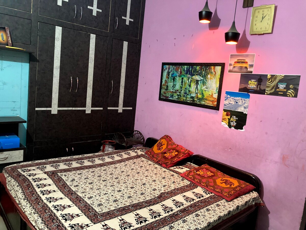 yugmaya(Cozy private room in kalyanpur-vikasnagar