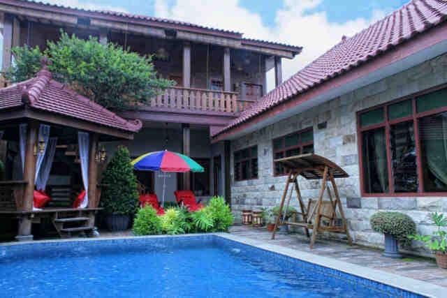 Villa Malang MITLY IND Gunung Kawi在楼上