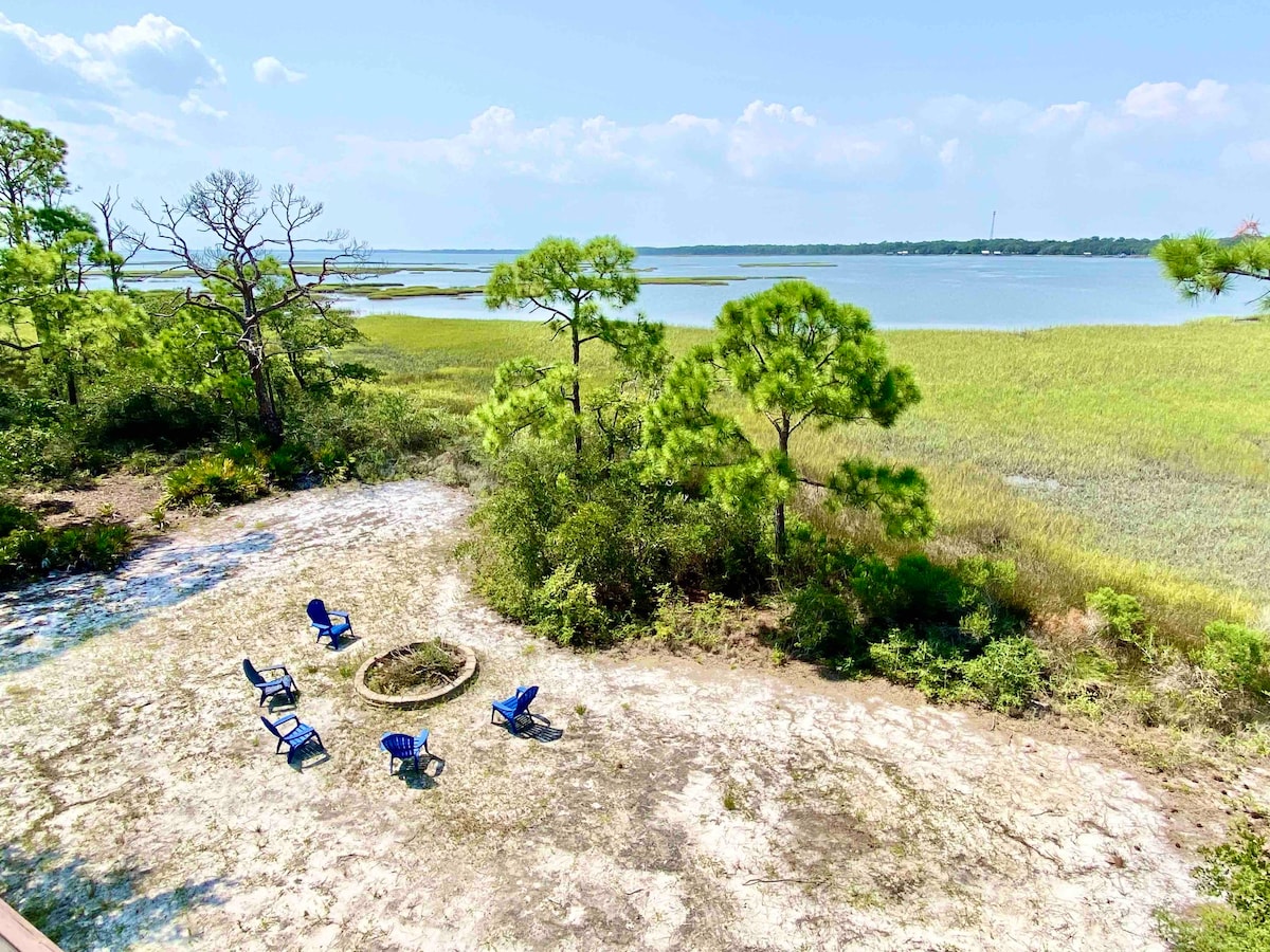 Hidden Harbor: Luxury Bayfront Paradise w/ Hot Tub