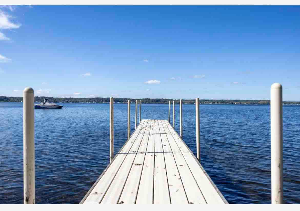 Pristine Lake House w/ Guest Suite