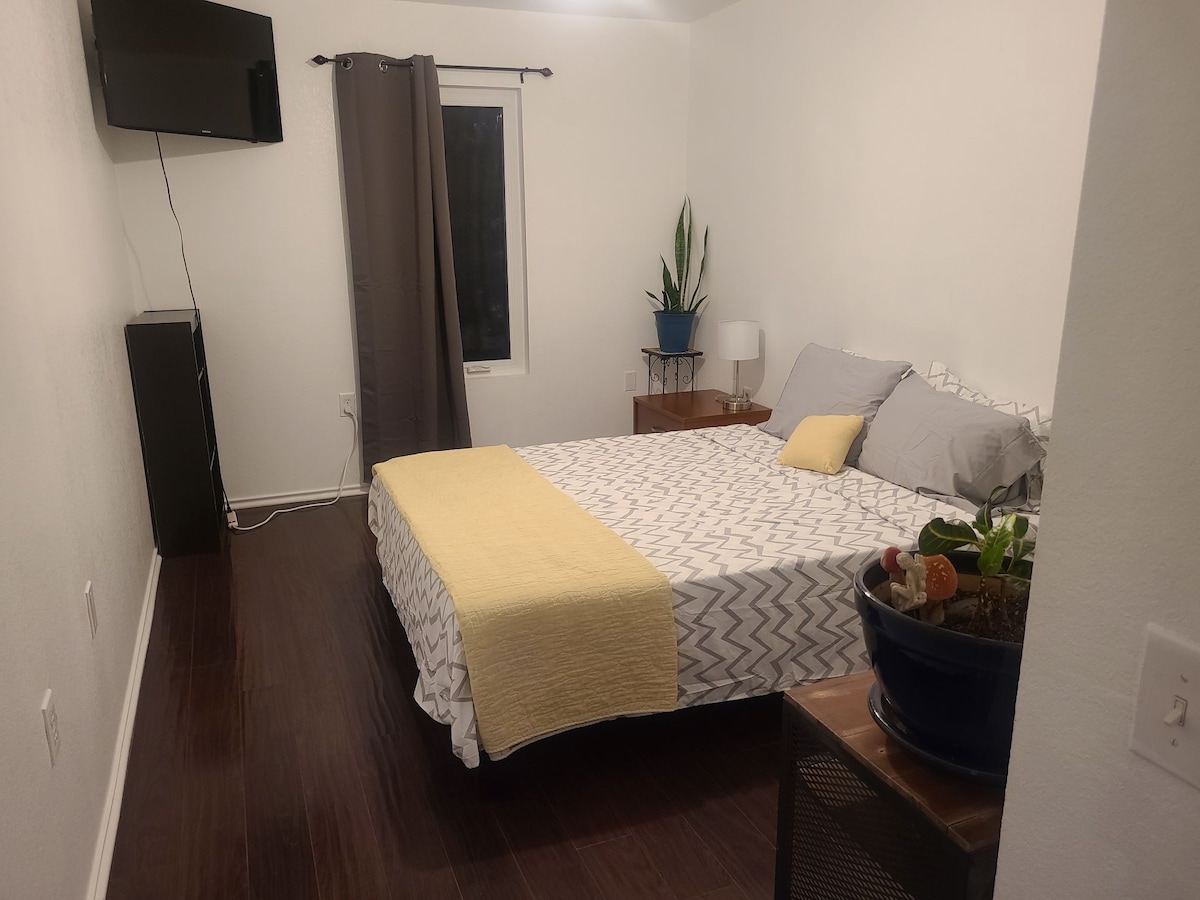 Affordable spot between airport and downtown.