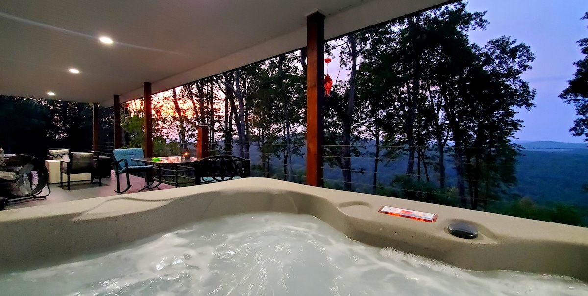 New Modern 2 Bed & 2 Bath with hot tub & views!