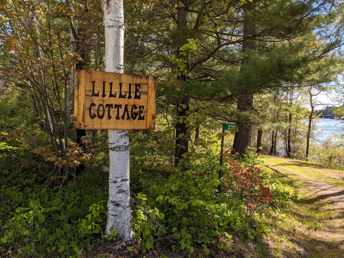 Lillie乡村小屋提供湖畔隐私