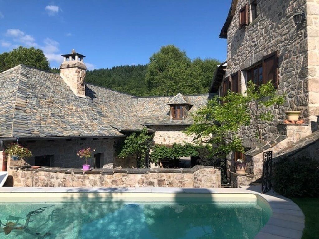 Maison en campagne piscine spa forêt