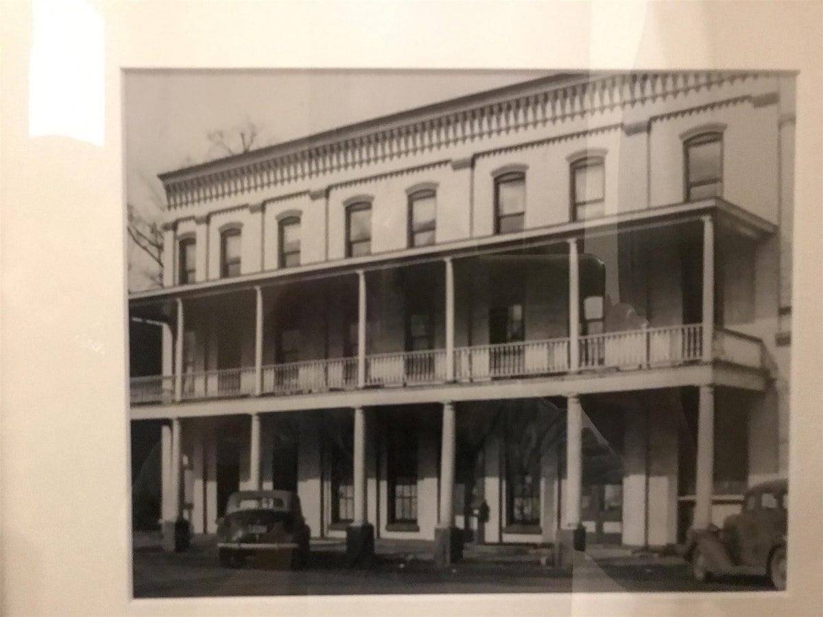 1867 Parkview Inn and Boutique Hotel - Balcony King