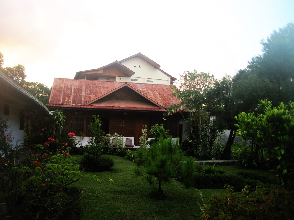 Tomohon North Sulawesi的家庭住宿