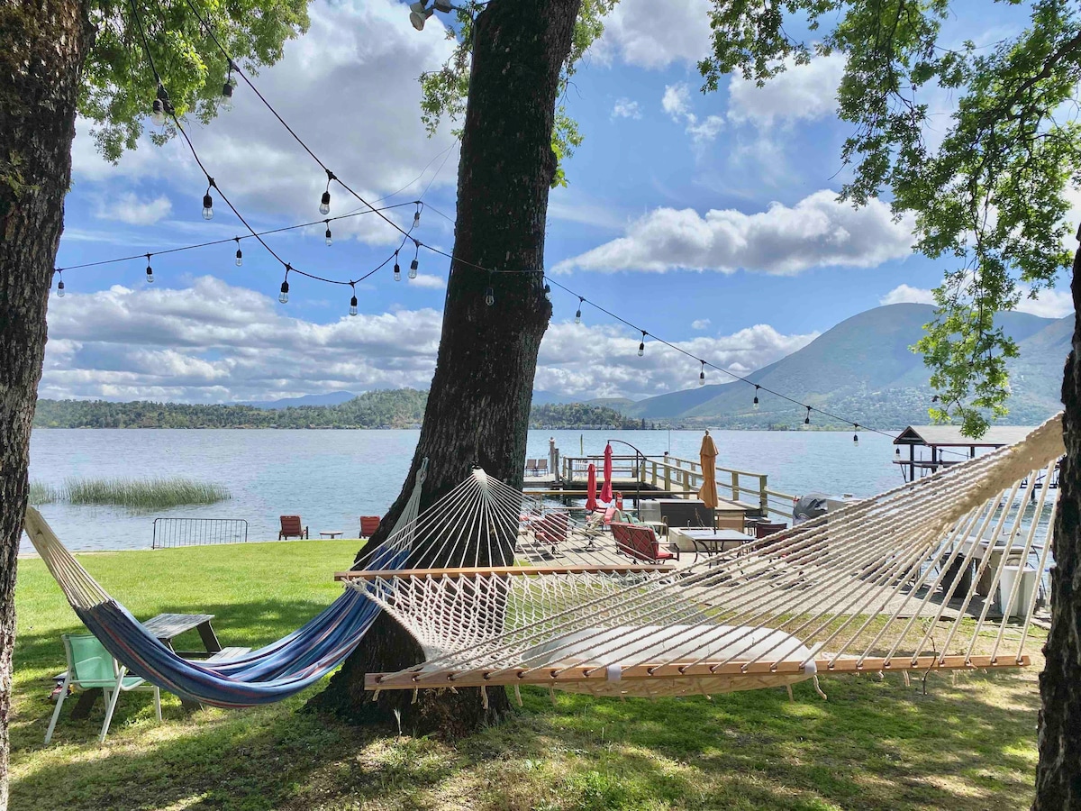 Gated Lakefront Cottage #4 w/ Fire Pit & Swim Dock