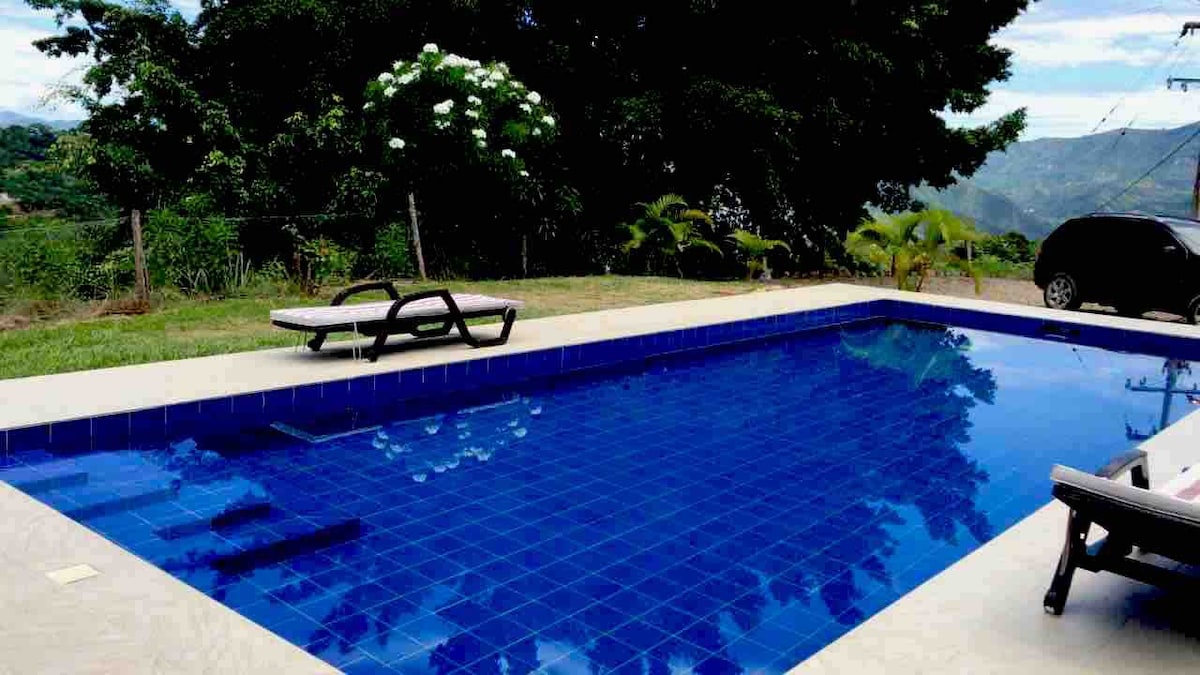 Disfruta VISTA , PAZ, Naturaleza, Piscina/12 pers