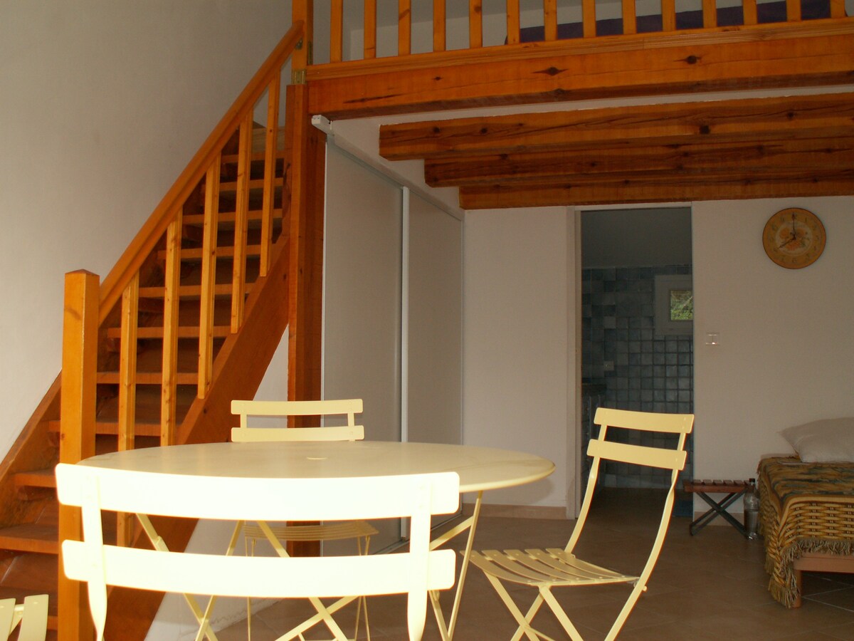 Studio avec mezzanine proche plages