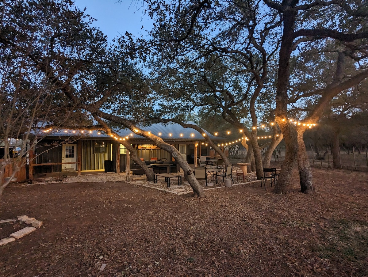 Ranch Escape w/ Firepit+ 5 Min to Wineries