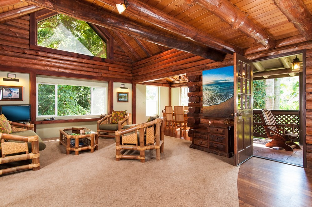 Charming, Unique Log House Retreat