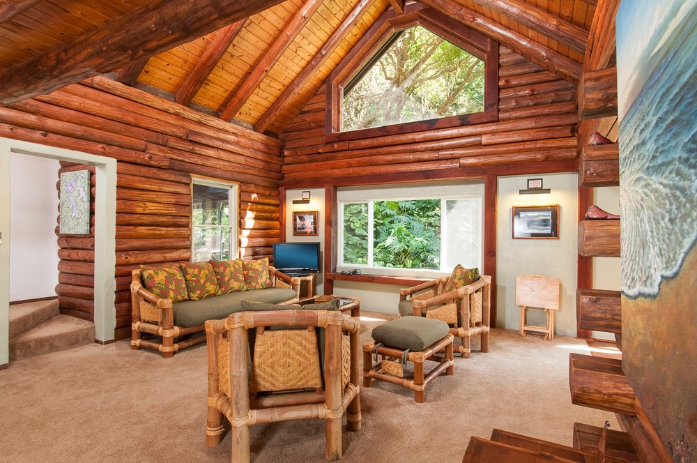 Charming, Unique Log House Retreat