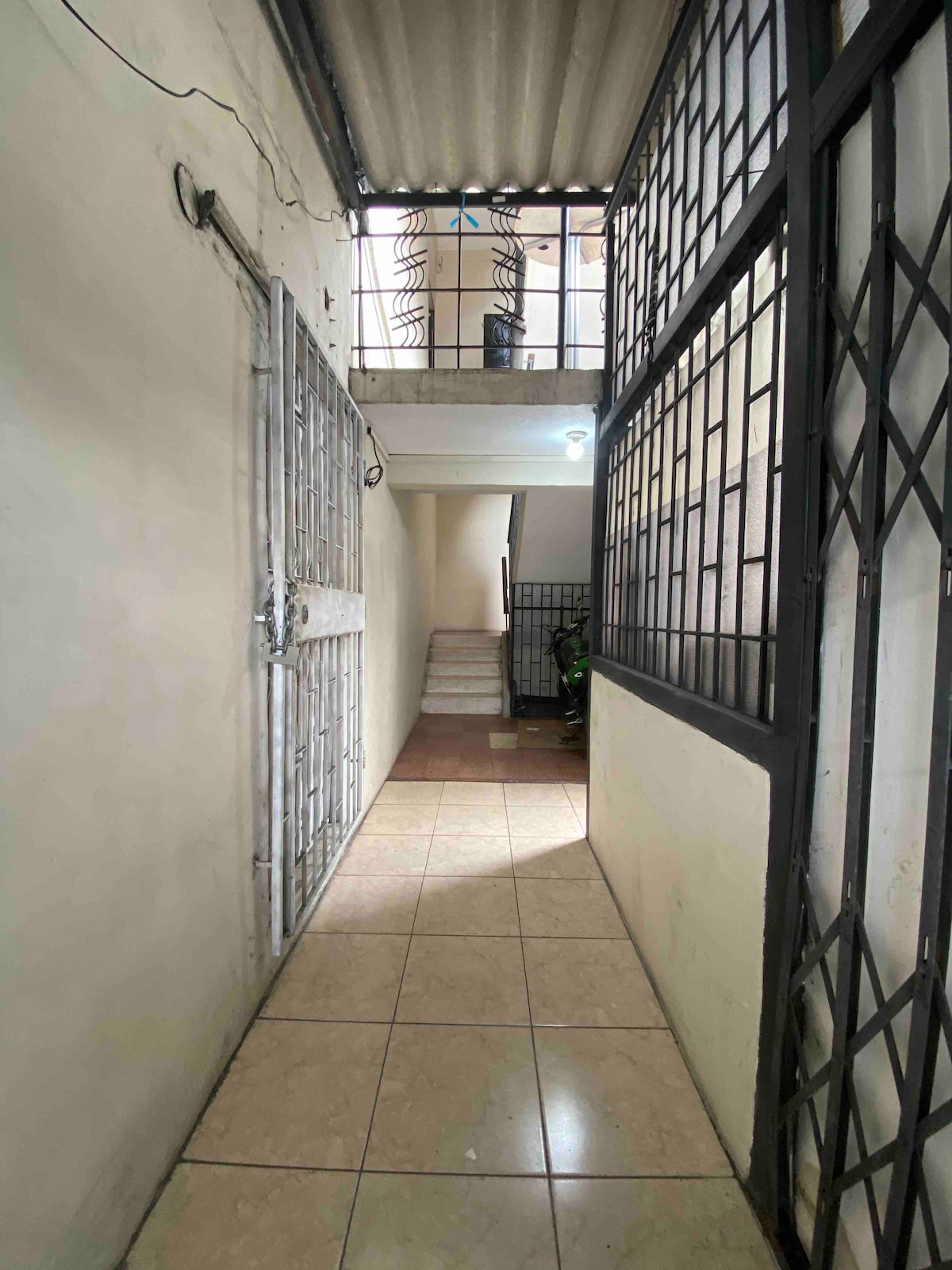 瓜亚基尔私人公寓，带空调和电视