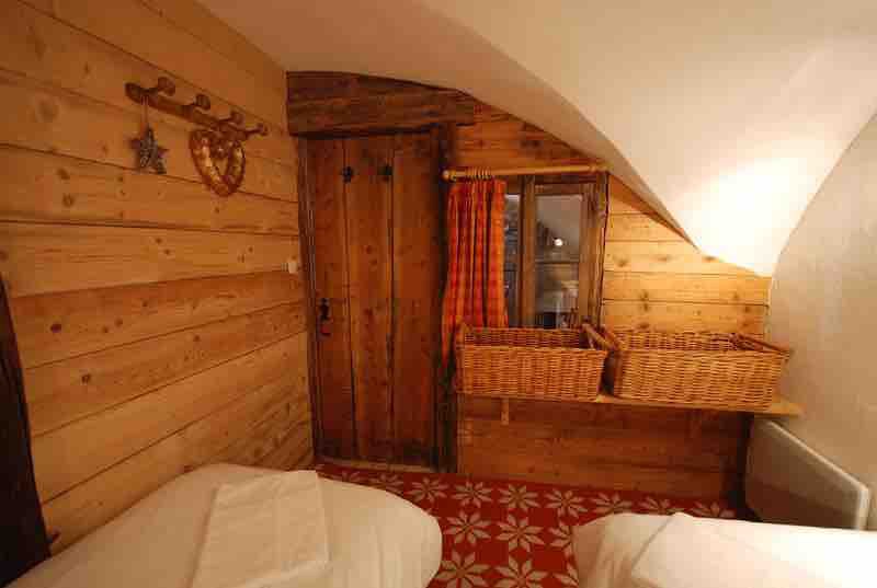 舒适的滑雪场， 3卧室山间公寓