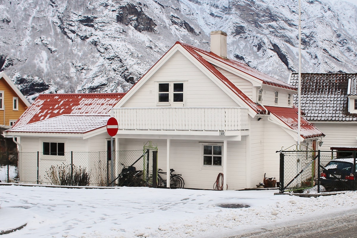 My house in center of Aurland